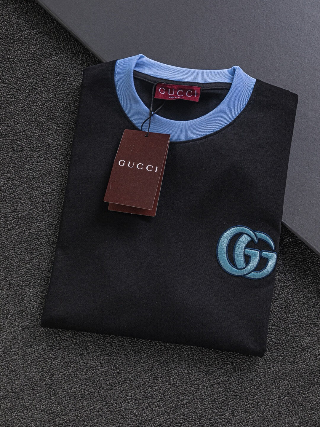 Camiseta con bordado de doble G en el pecho
