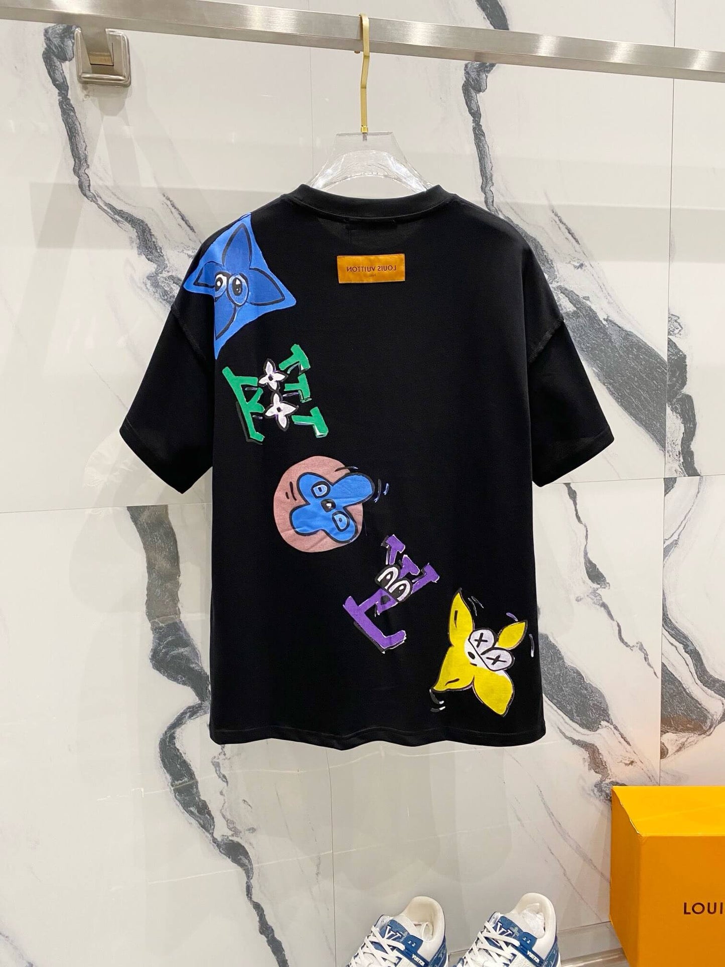 Camiseta con estampado de letras de colores