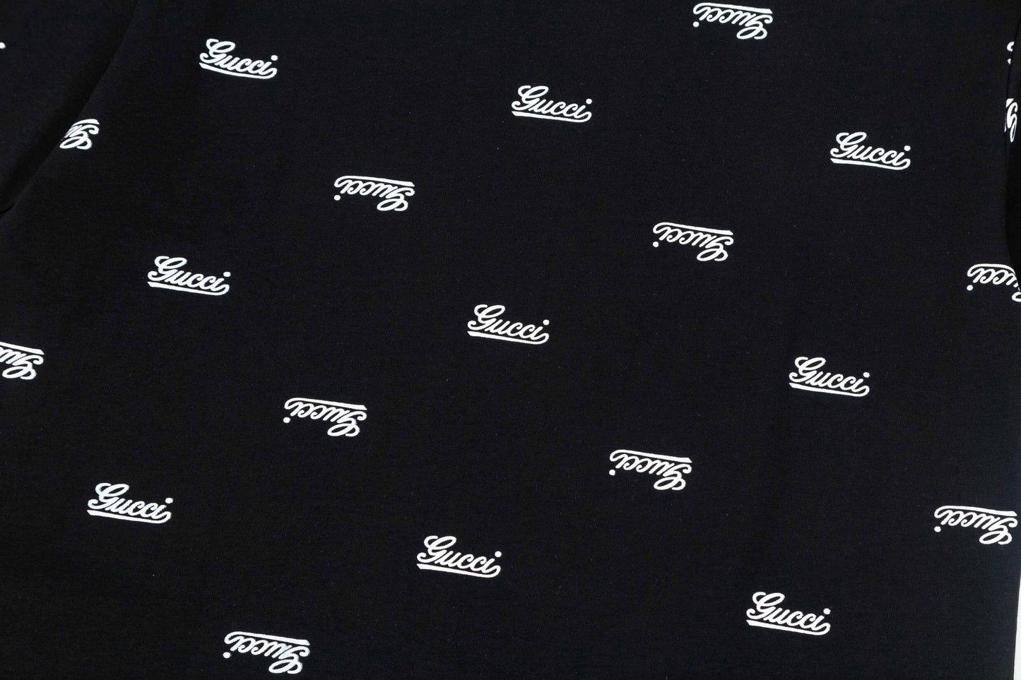 Camiseta con letras estampadas completas