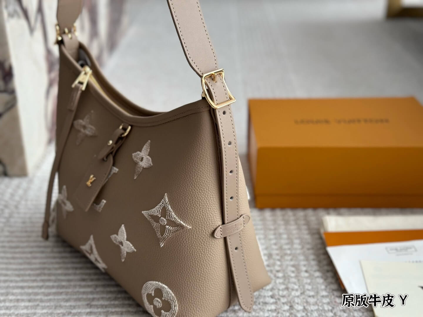 Bolso pequeño para uso diario con relieve