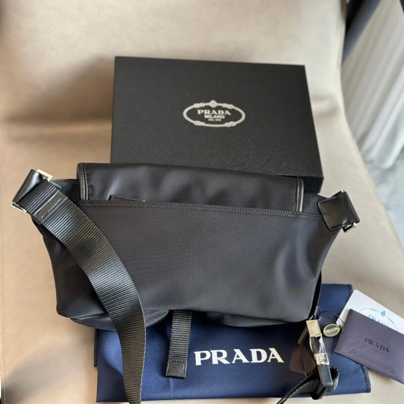 Bolso bandolera moderno con doble bolsillo