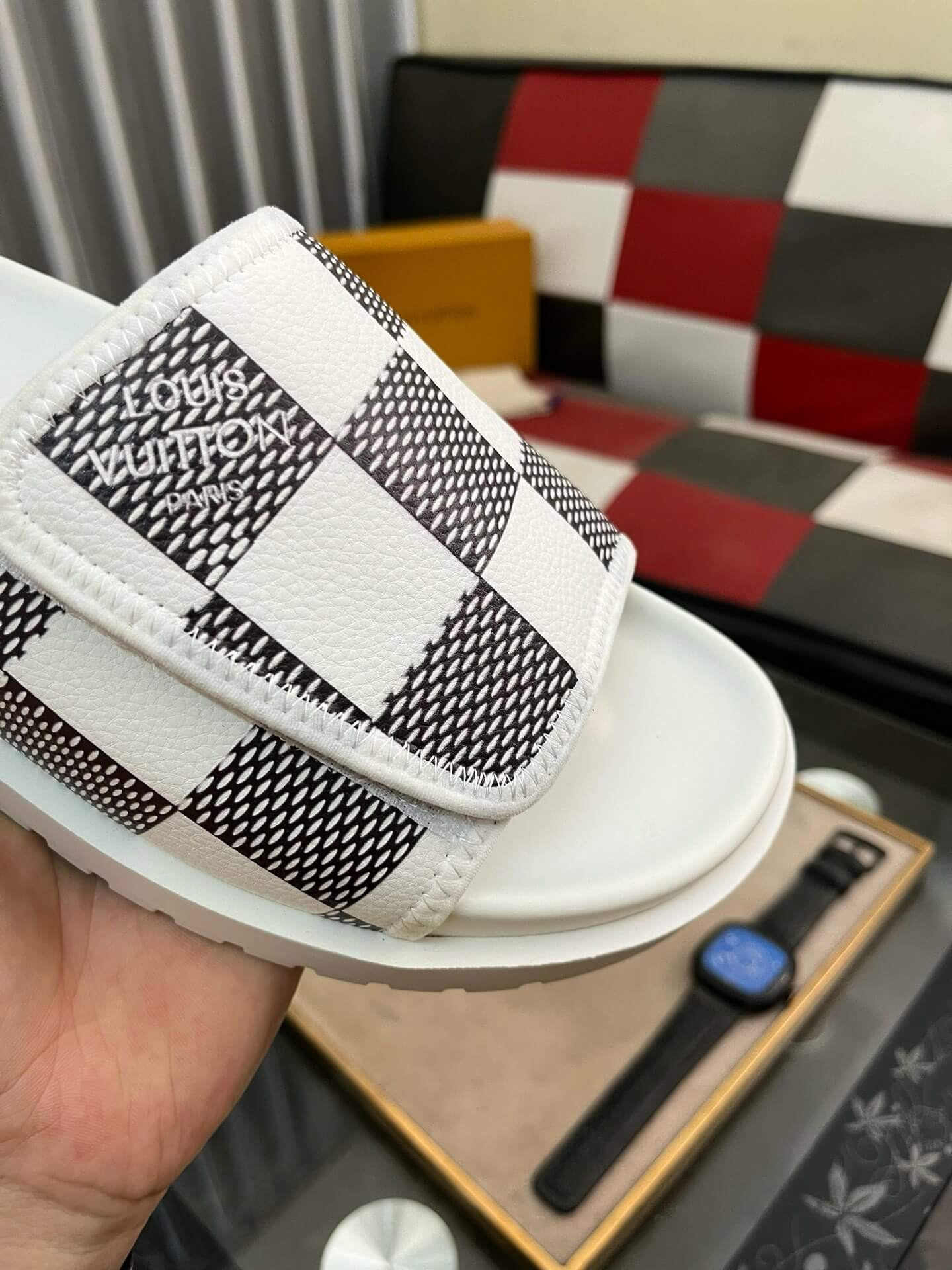 Chaussons à carreaux noirs