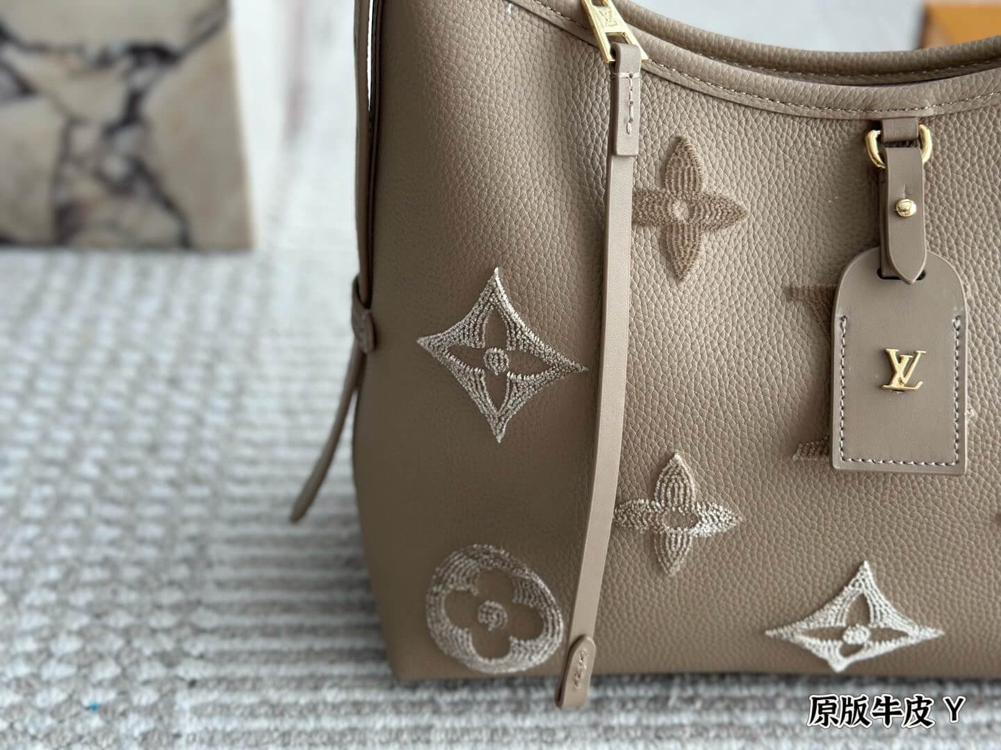 Bolso pequeño para uso diario con relieve