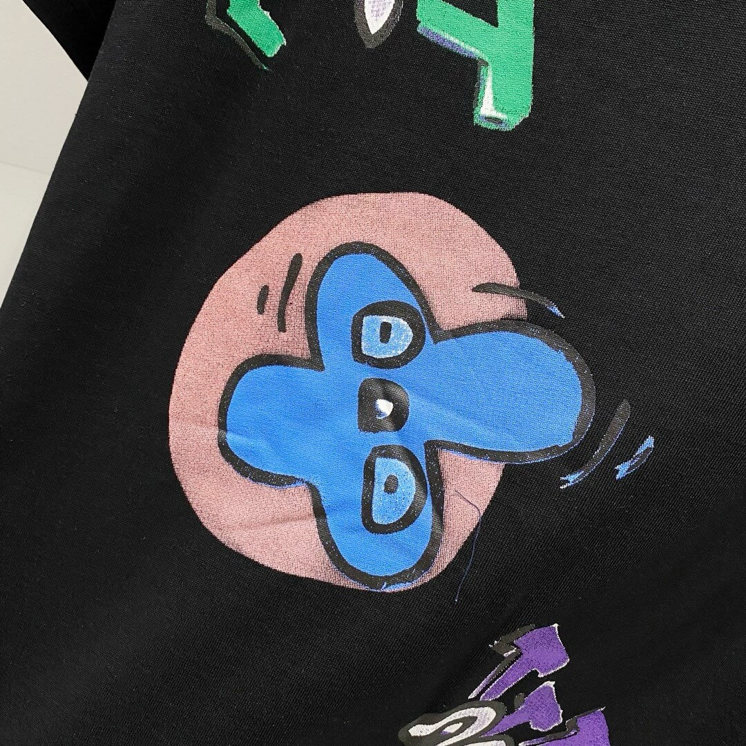 Camiseta con estampado de letras de colores
