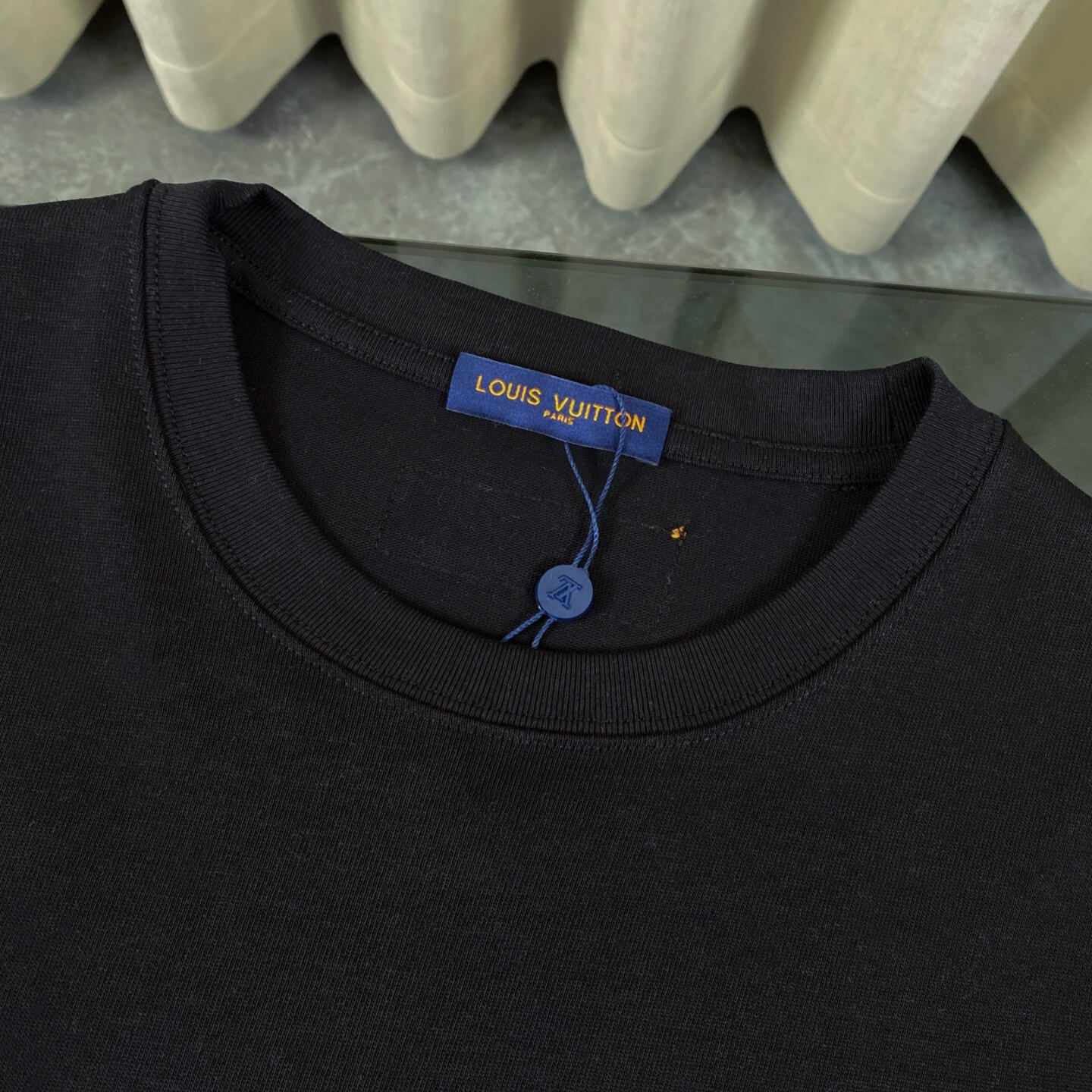 Camiseta con bordado de dopamina