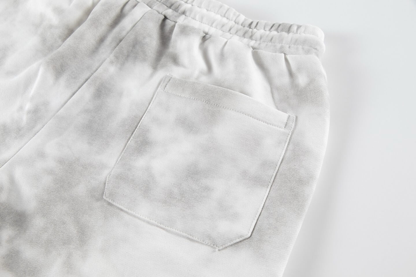 Pantalones cortos con bordado de patrón clásico