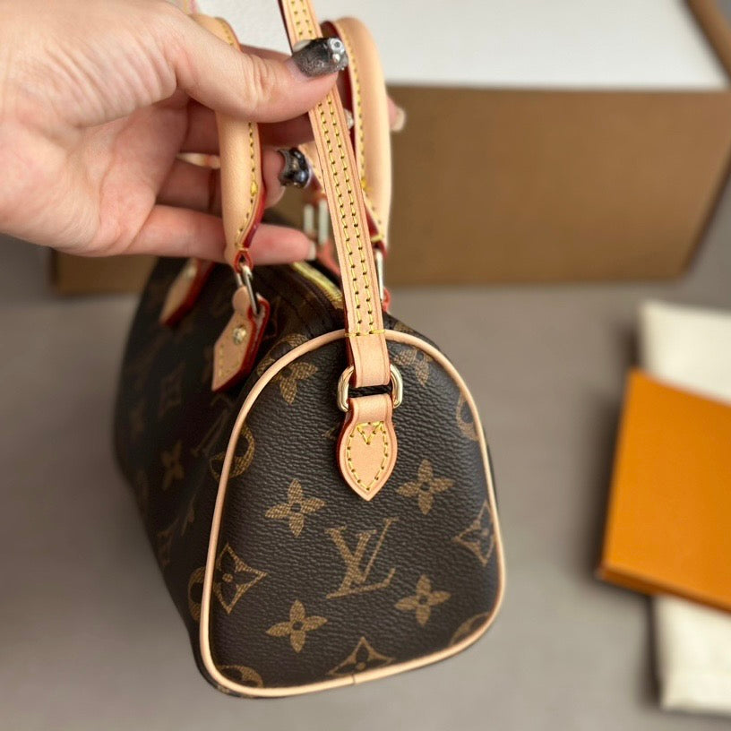 Mini bolso clásico con monograma