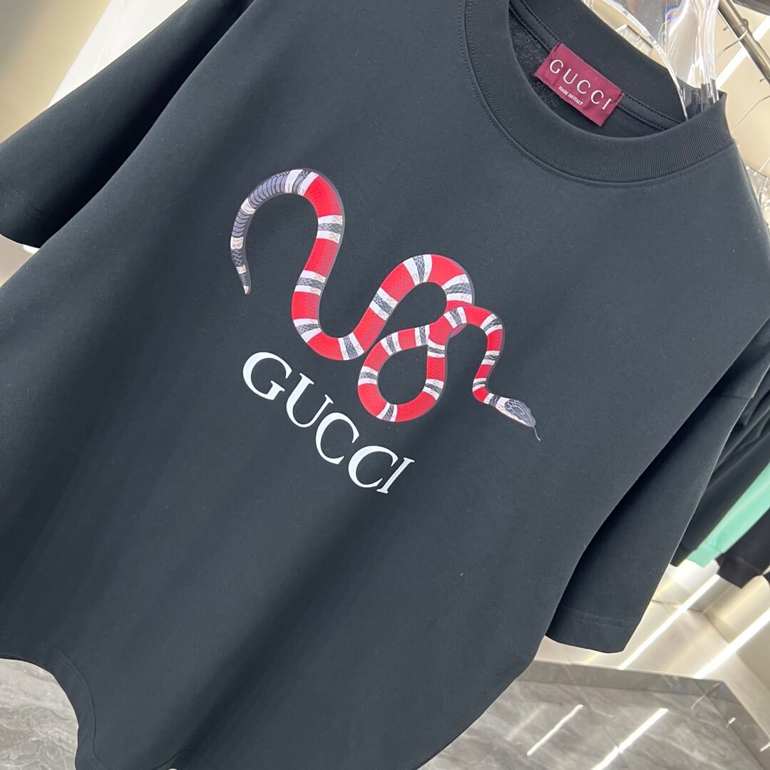 Camiseta con estampado de serpiente 2025