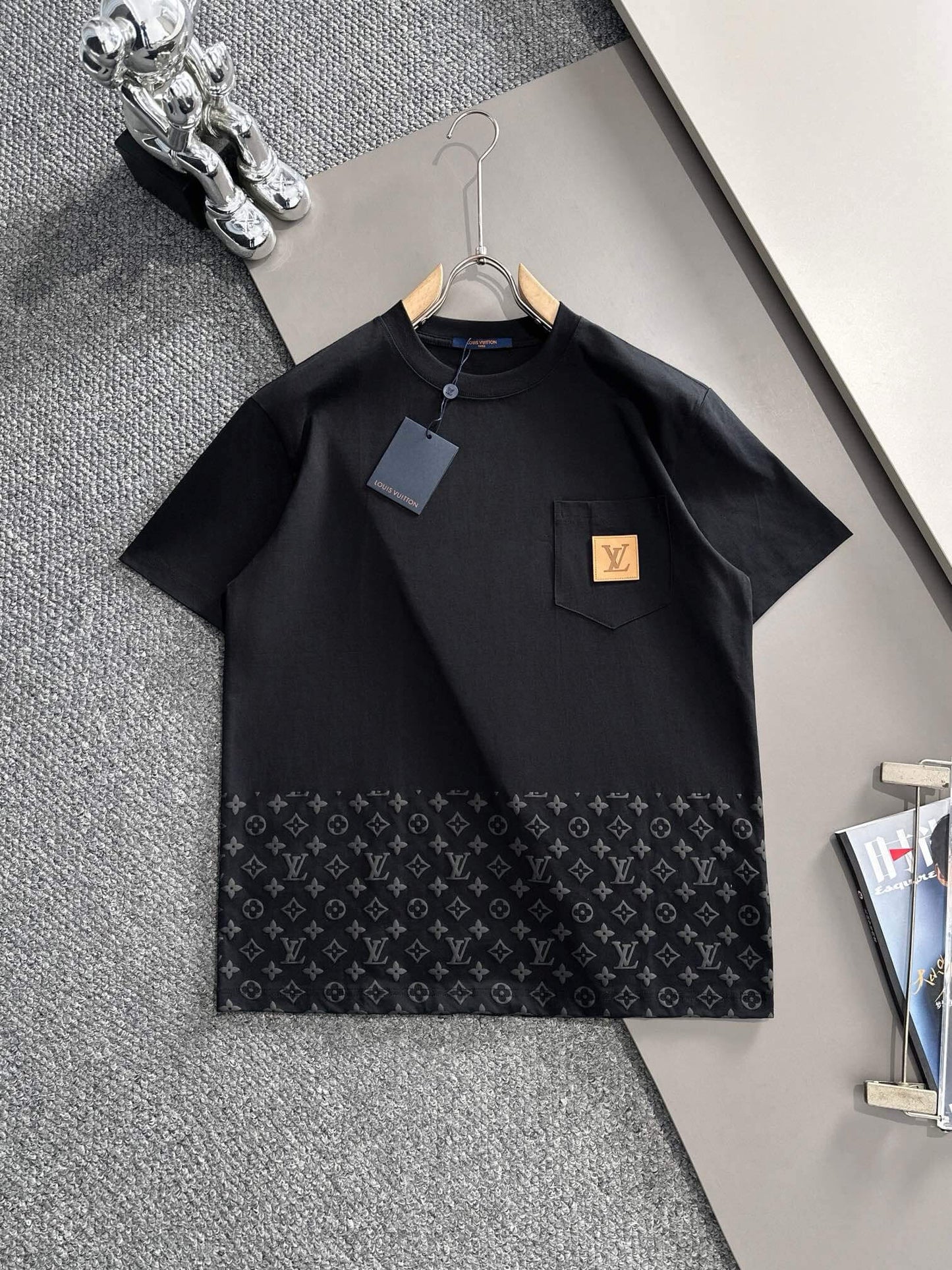 Nueva camiseta con bolsillo en el pecho