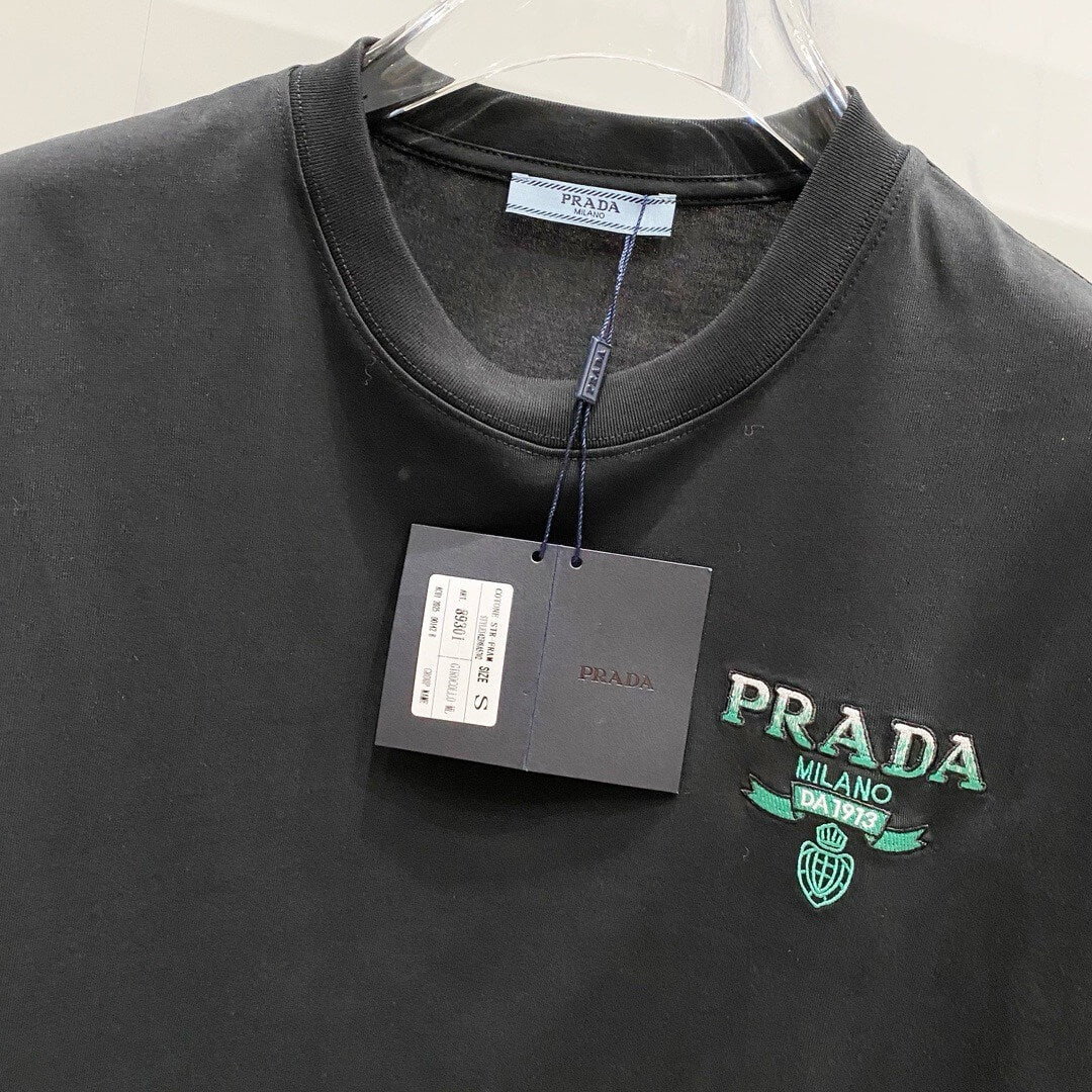 Camiseta bordada con estampado verde
