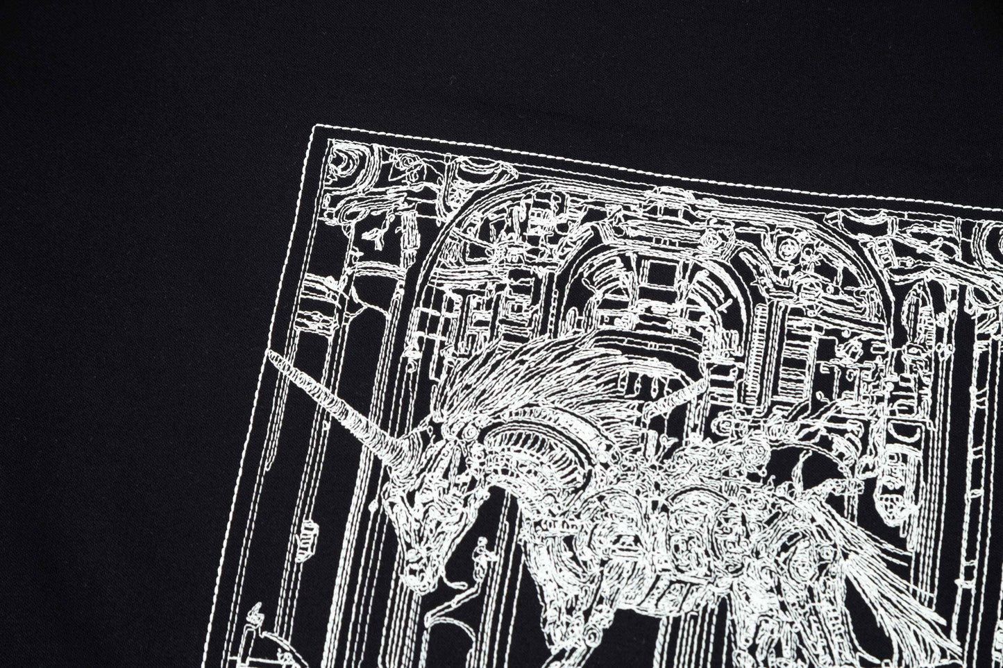Camiseta bordada con caballo exquisito