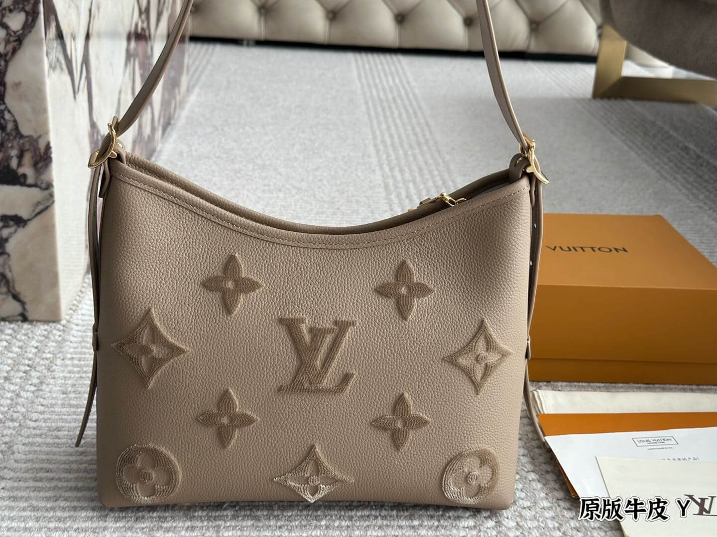 Bolso pequeño para uso diario con relieve
