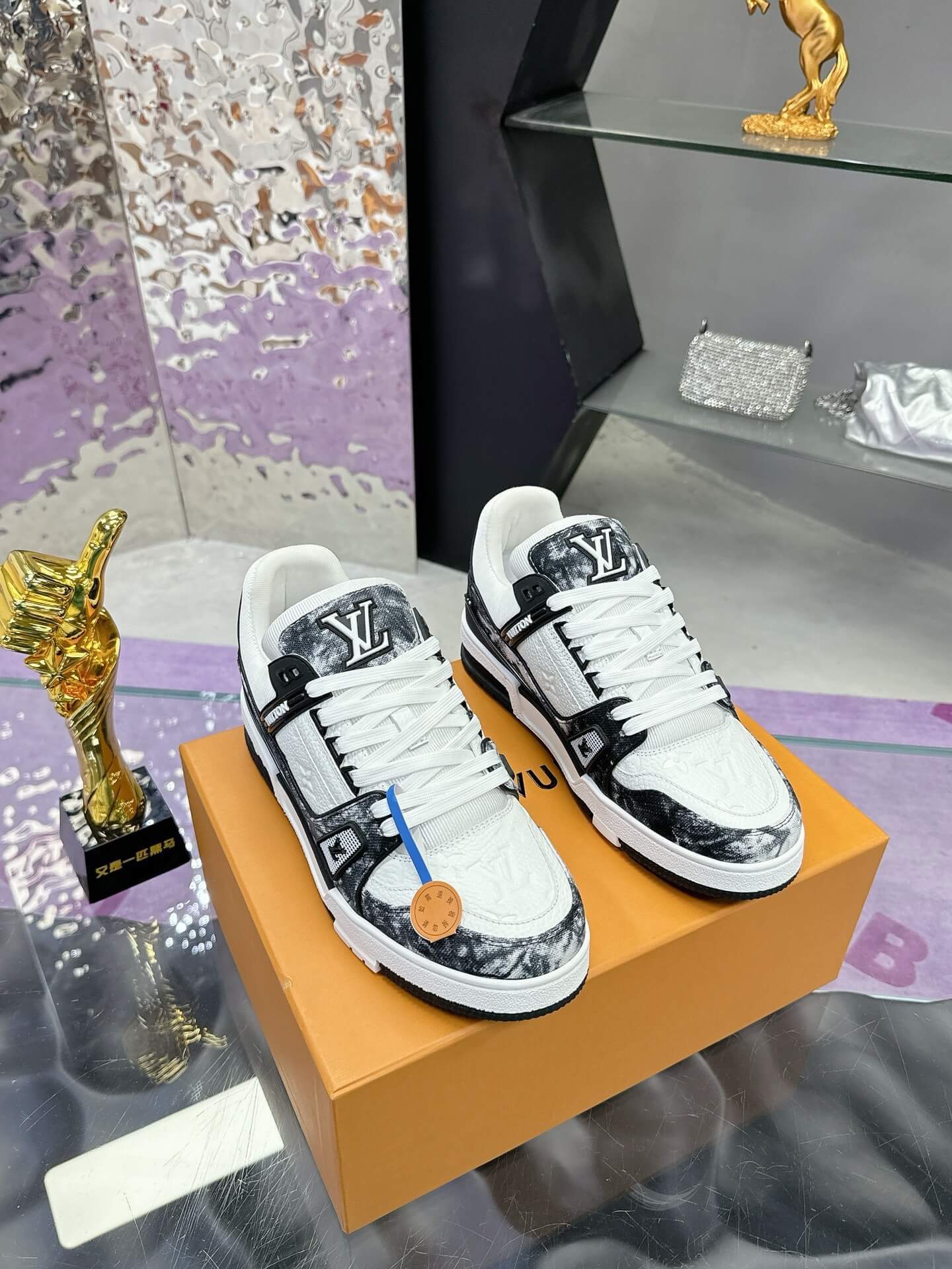 Classic Series Gradient Sneakers