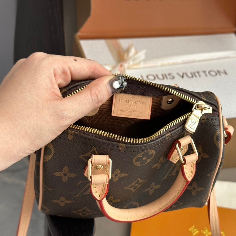 Mini bolso clásico con monograma