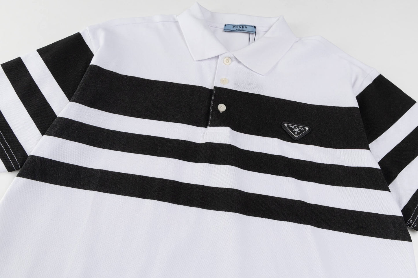 Camiseta polo con costuras de rayas