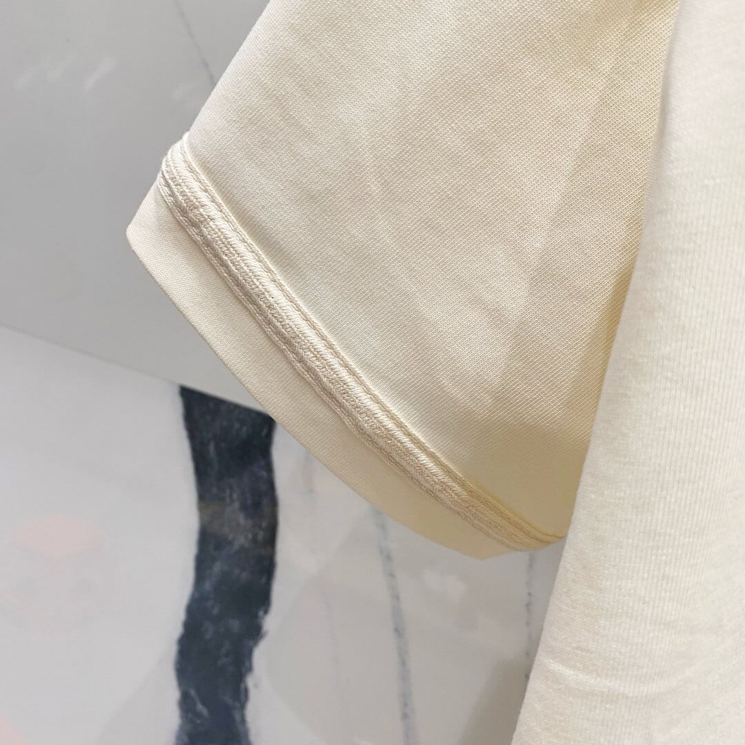 Camiseta con bordado de reloj del alfabeto