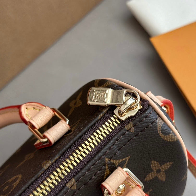 Mini bolso clásico con monograma