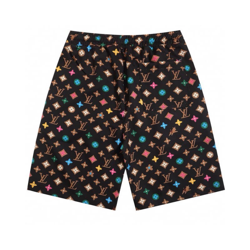 Conjunto de camiseta y pantalones cortos con estampado colorido por todas partes