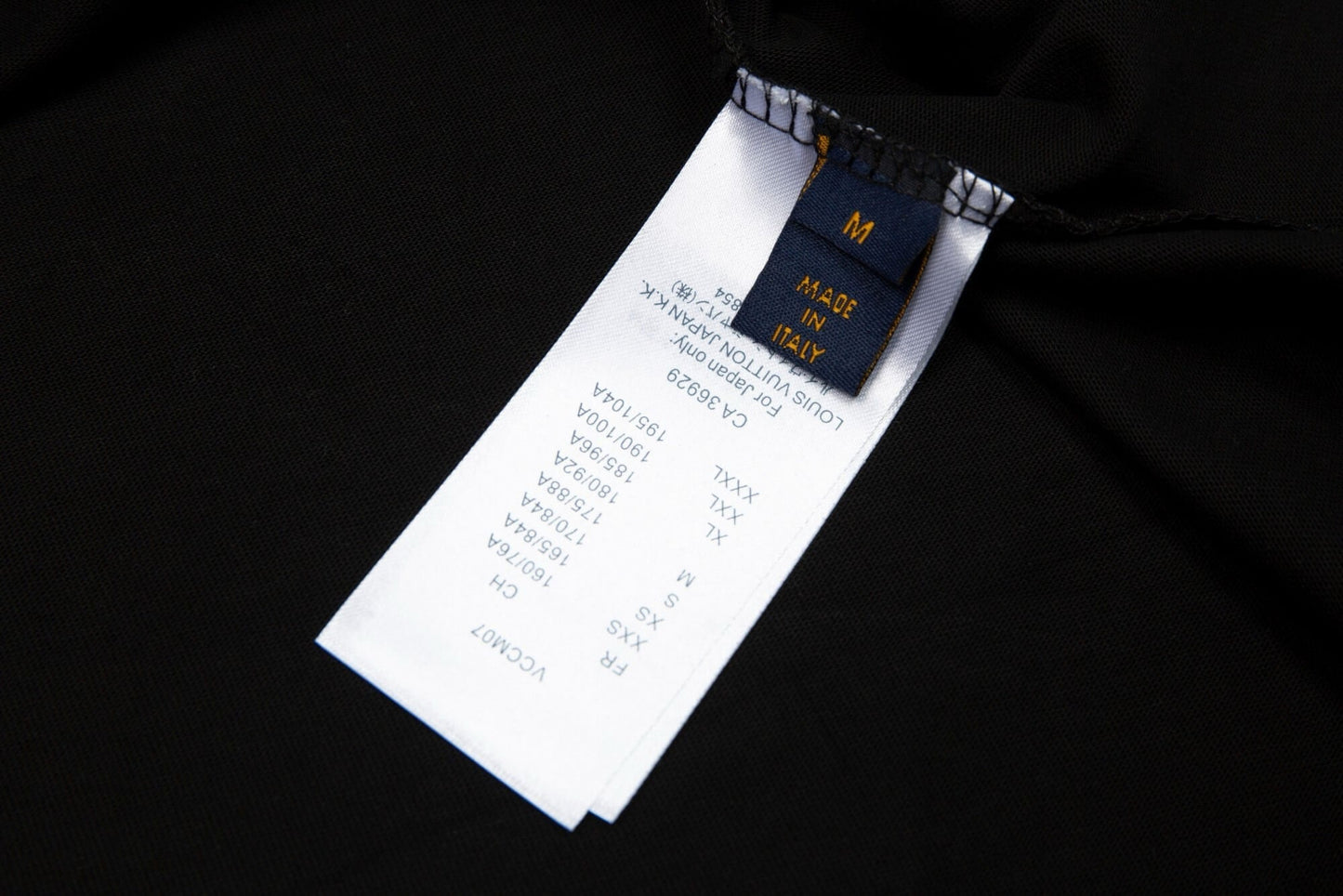 Camiseta con estampado de casa voladora