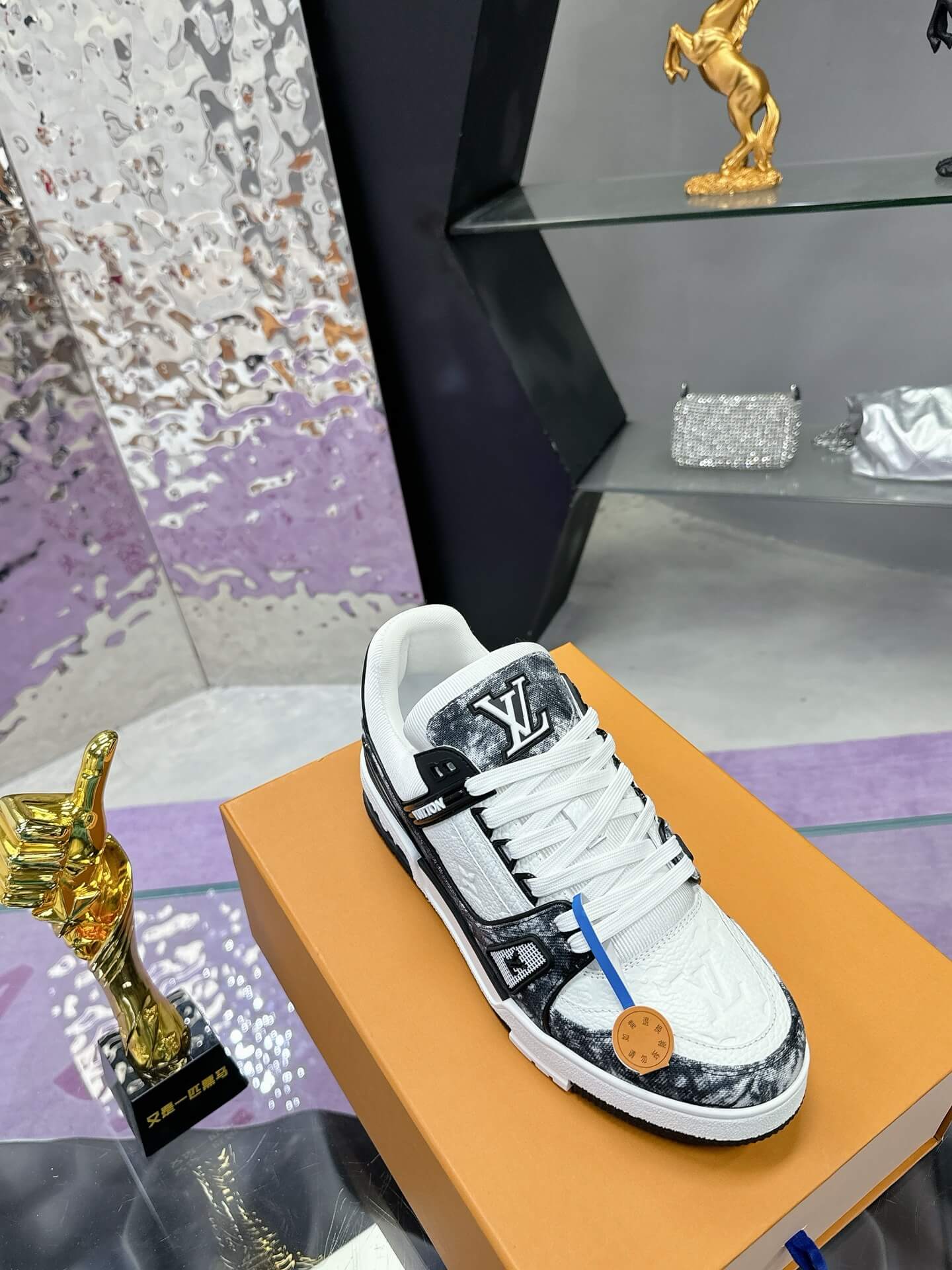 Classic Series Gradient Sneakers