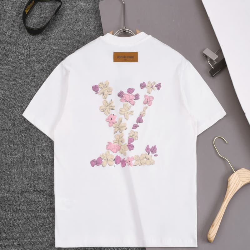 Camiseta con estampado floral abullonado