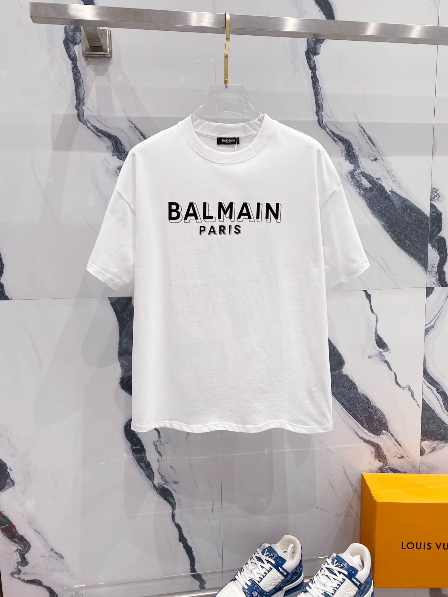 Camiseta con estampado de letras de doble sombra