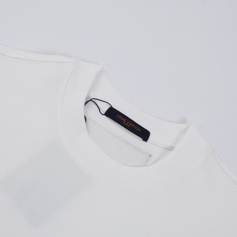 2025 New Classic Floral Pocket with Metal Logo T-shirt