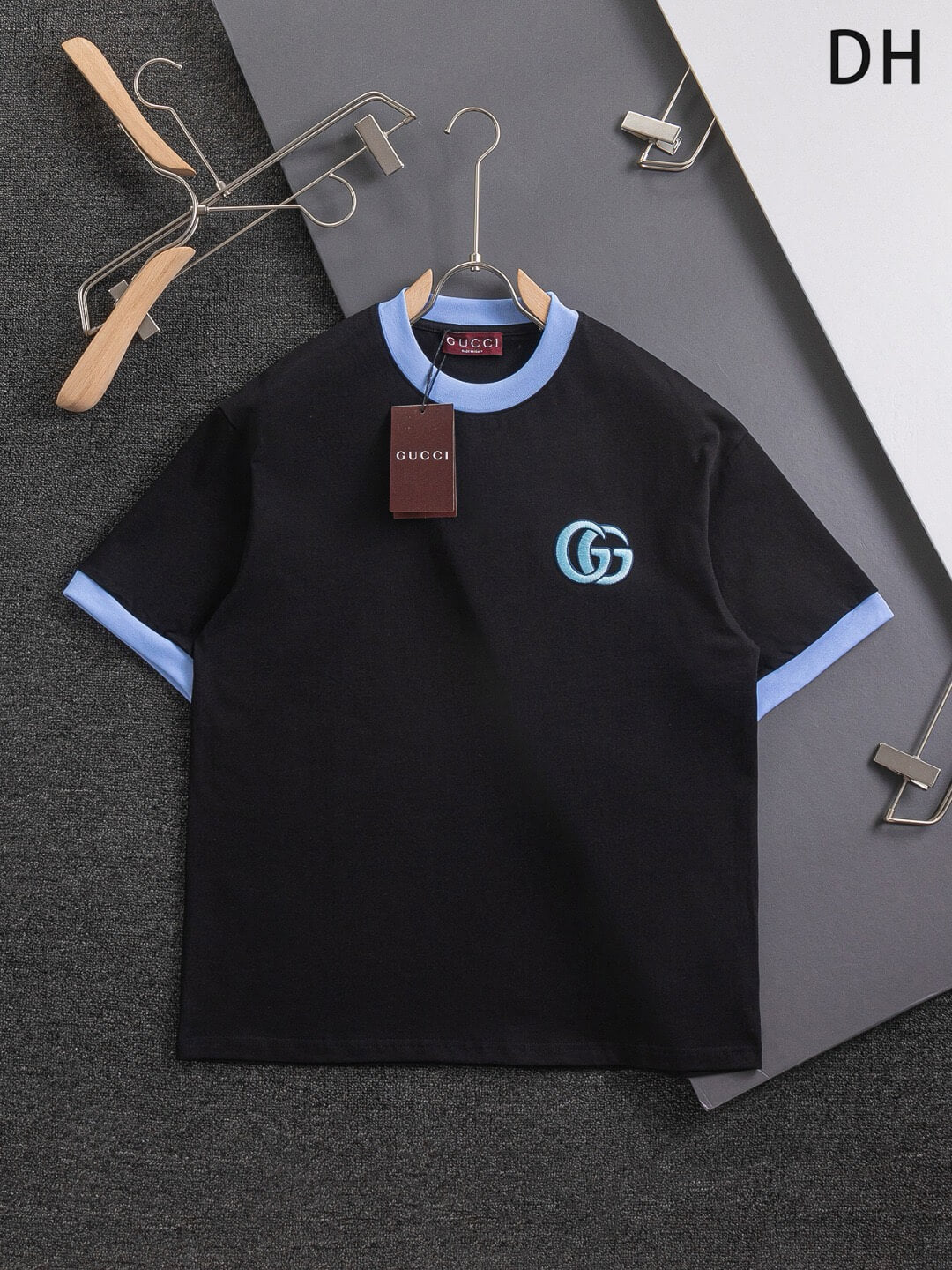 Camiseta con bordado de doble G en el pecho