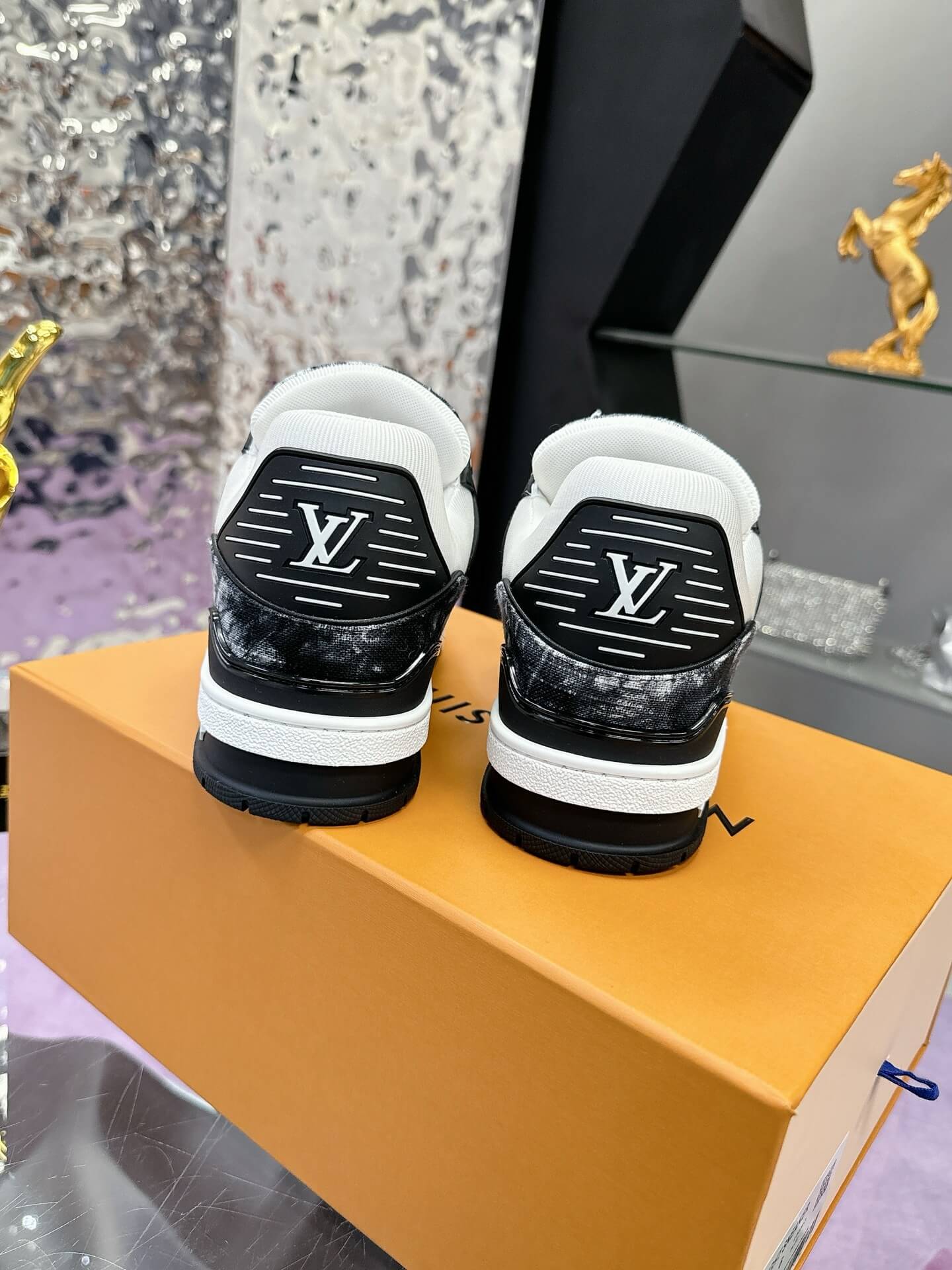 Classic Series Gradient Sneakers