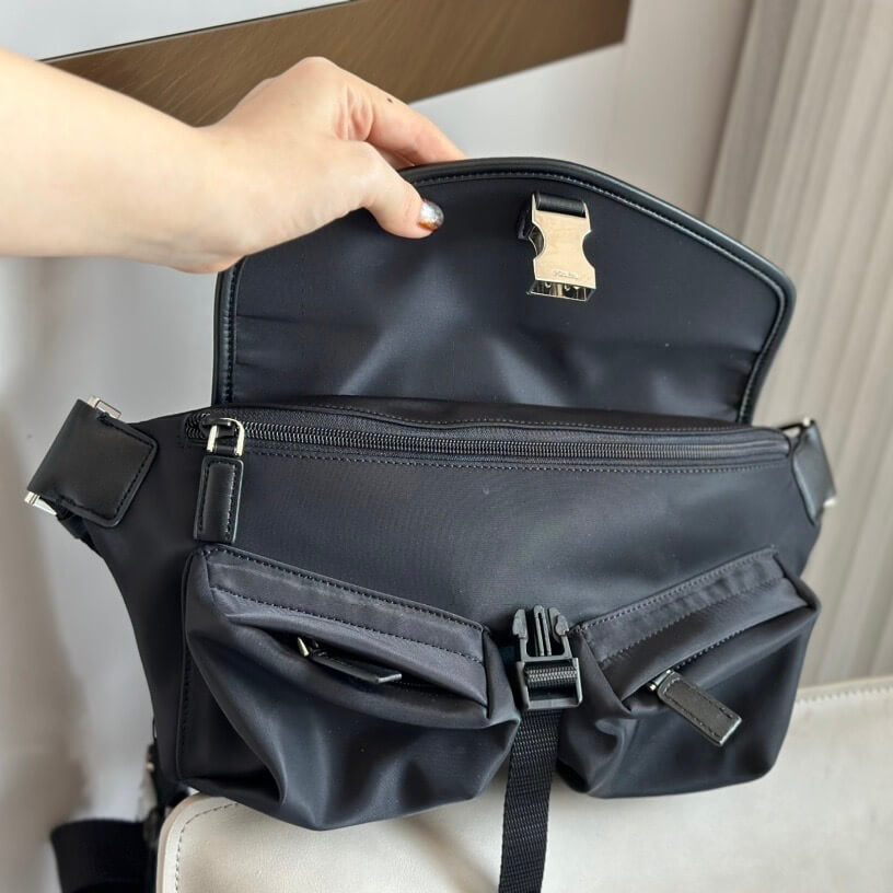 Bolso bandolera moderno con doble bolsillo