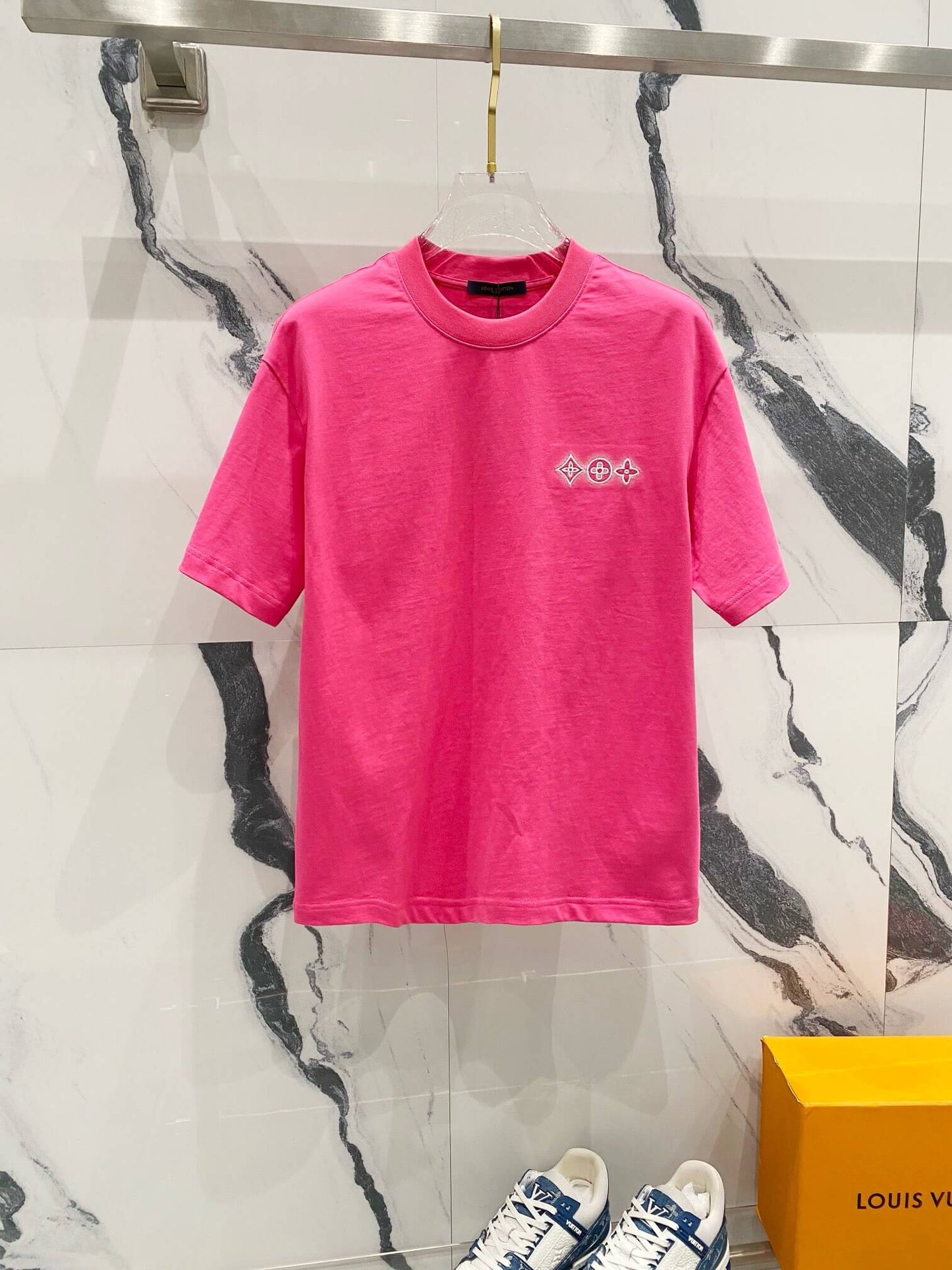 Camiseta bordada con inyección de tinta