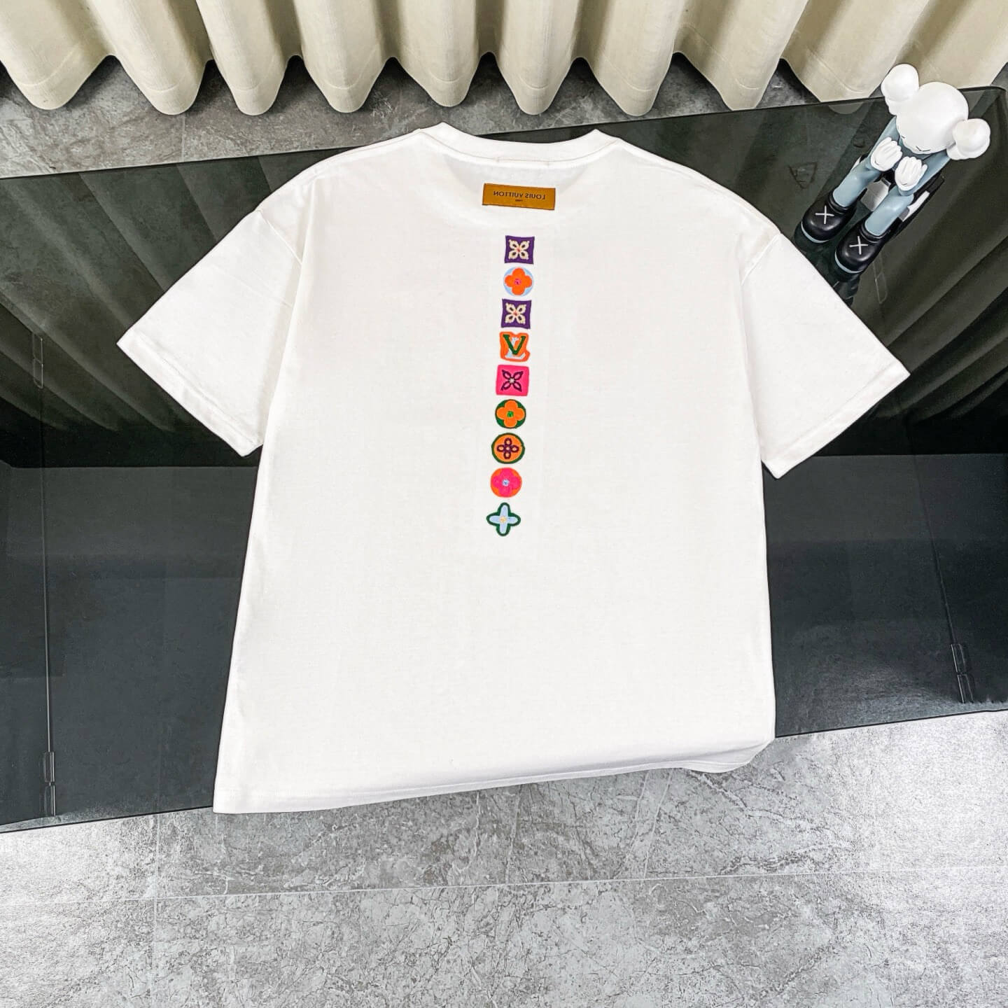 Camiseta con bordado de dopamina