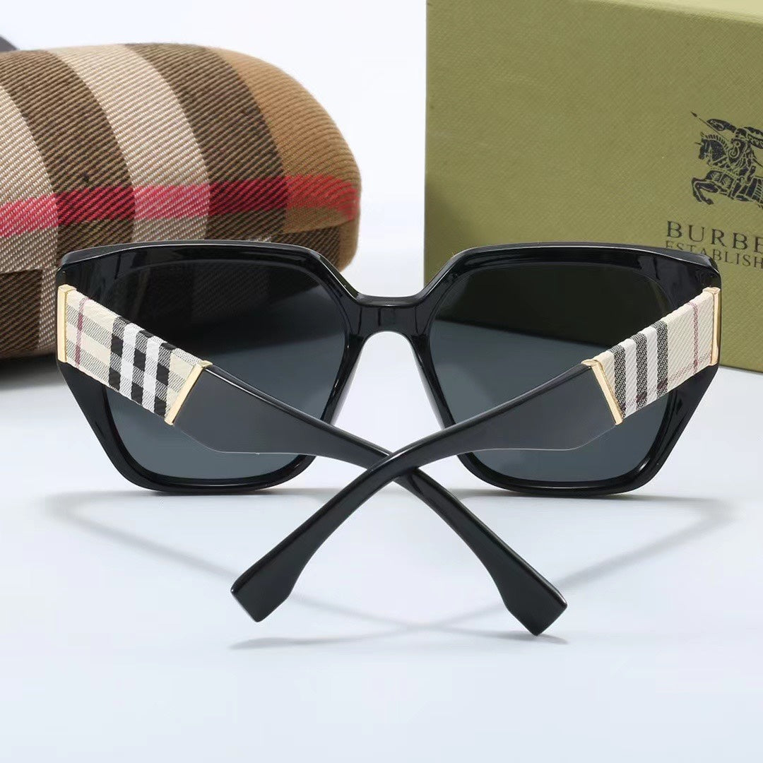 Gafas de sol clásicas con montura a cuadros