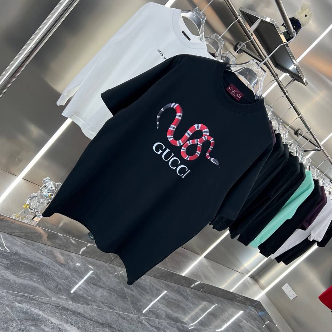 Camiseta con estampado de serpiente 2025