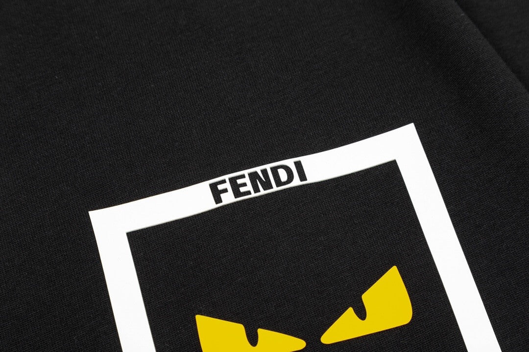 Camiseta con estampado de bolsillo