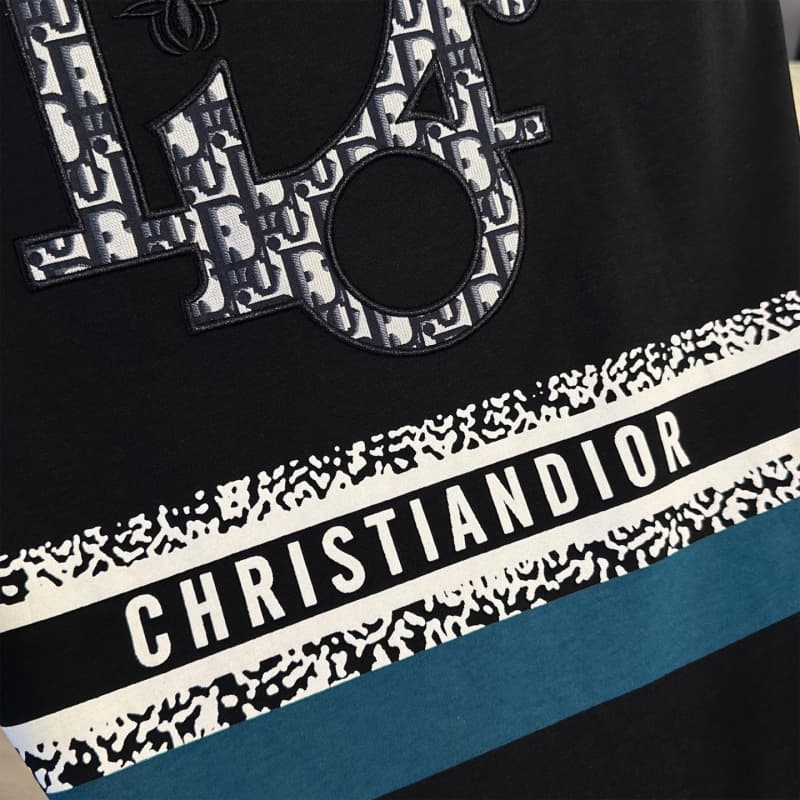 Nueva camiseta de abeja bordada y jacquard (2025)