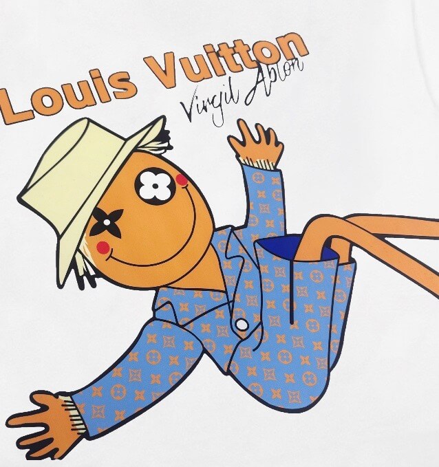 Camiseta blanca con estampado de muñeca