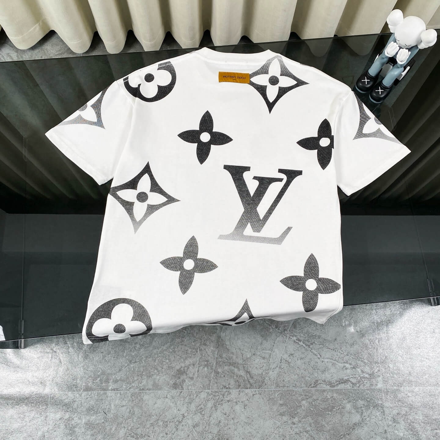 Camiseta con estampado degradado por toda la prenda