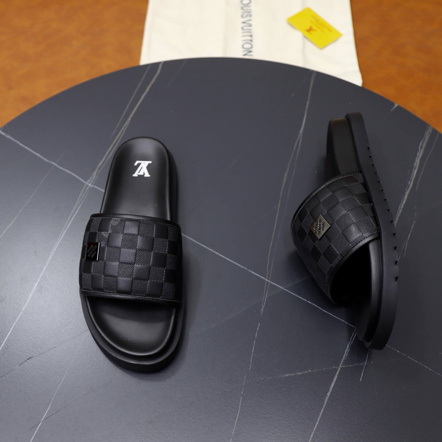 Pantuflas con diseño de bloques multicolor