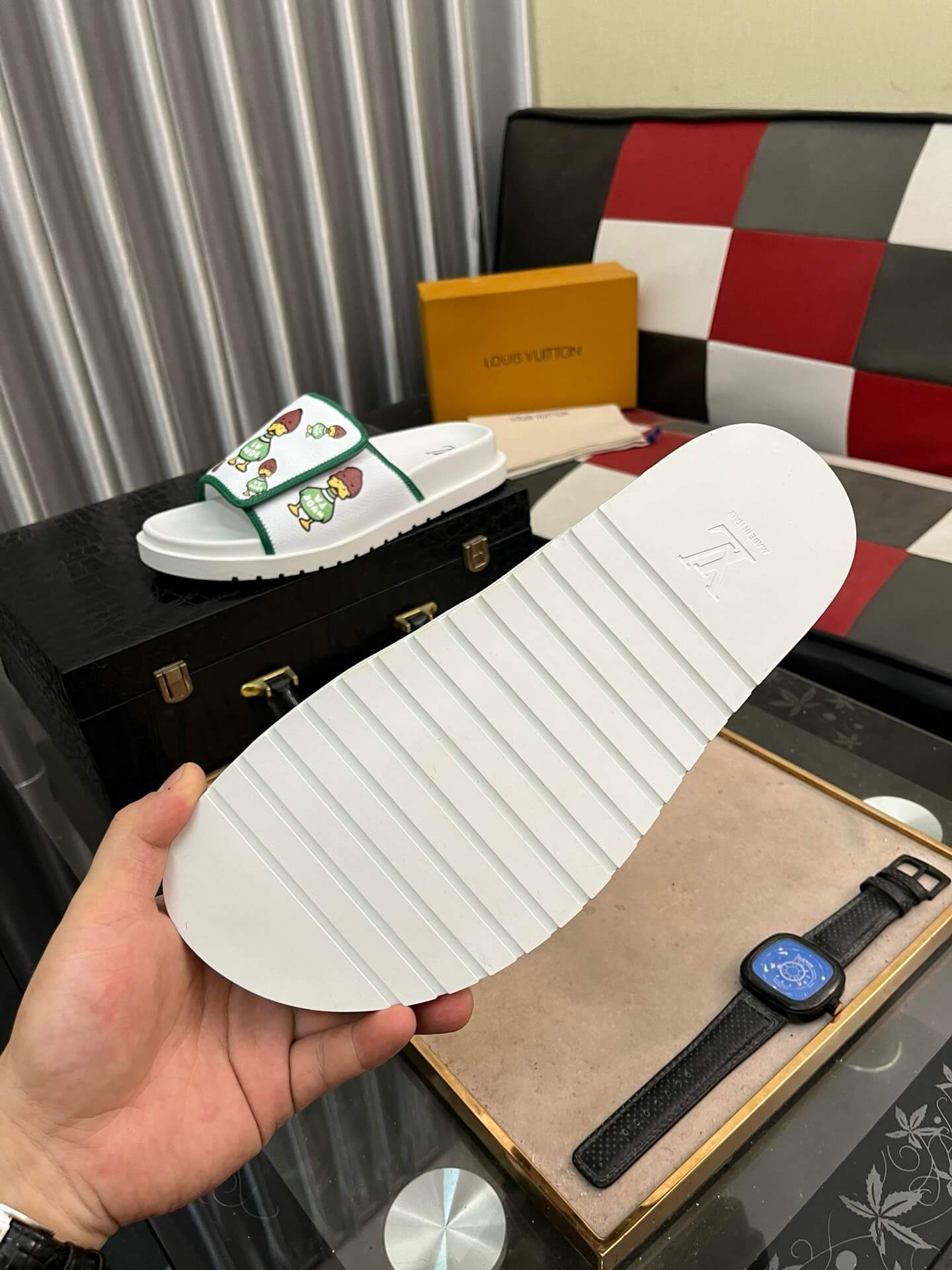 Chaussons en relief avec personnages de dessins animés