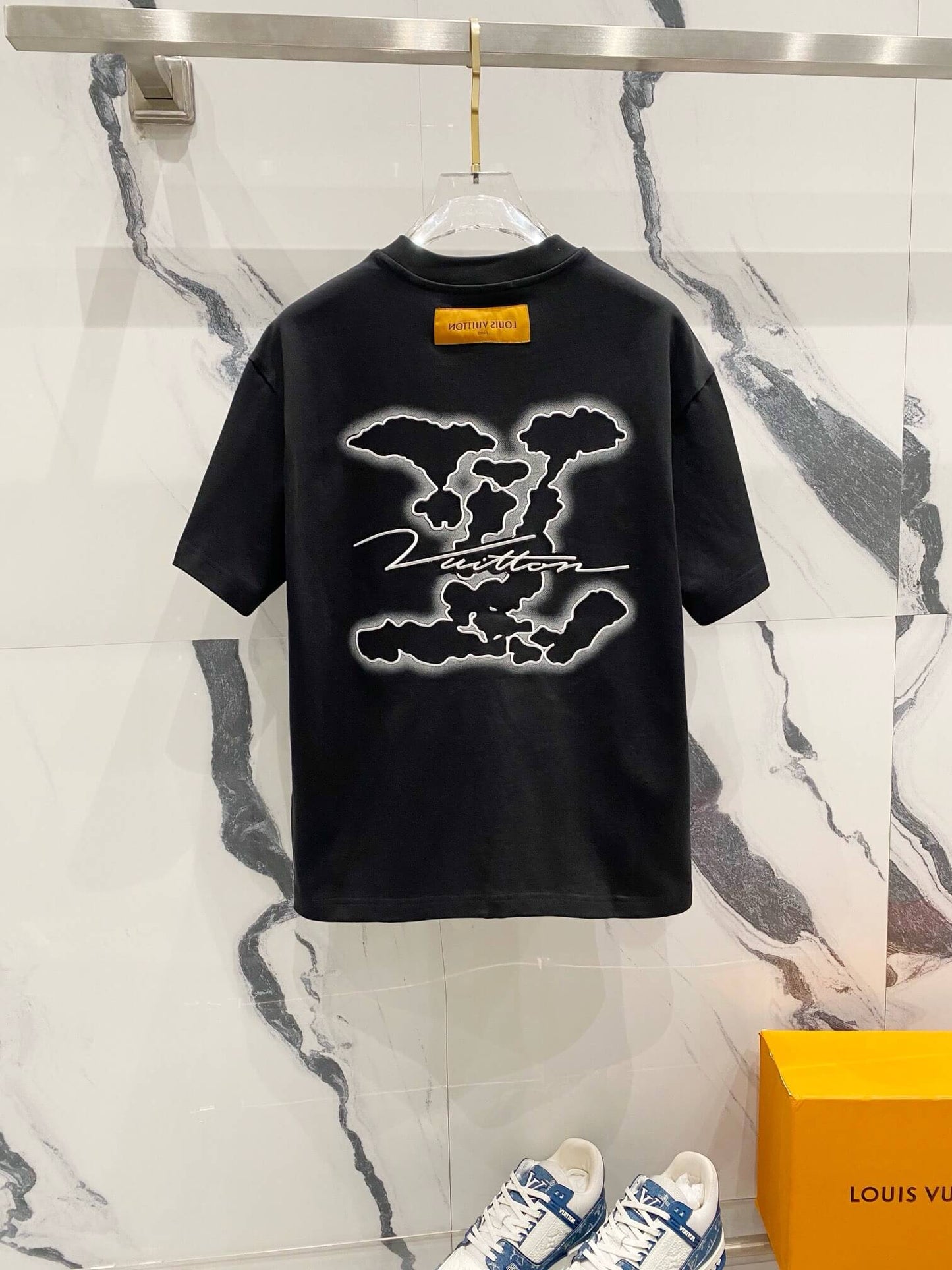 Camiseta bordada con inyección de tinta
