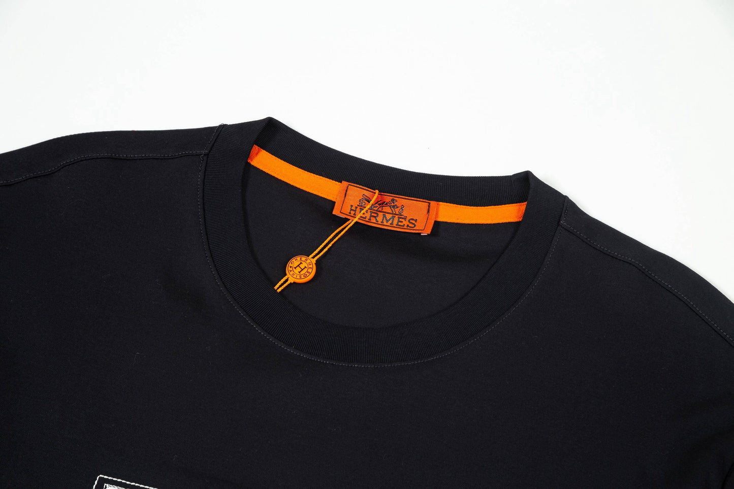 Camiseta bordada con caballo exquisito