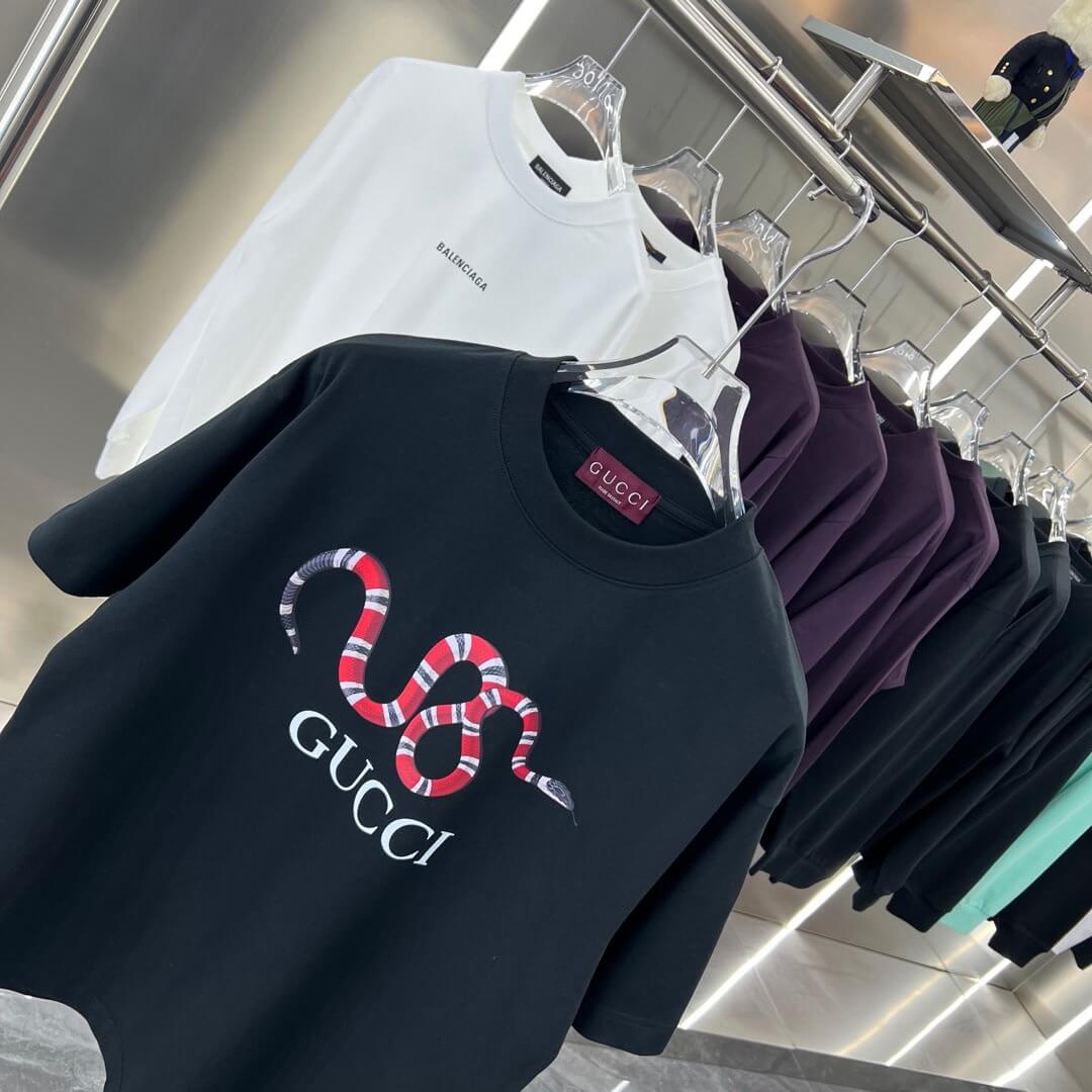 Camiseta con estampado de serpiente 2025