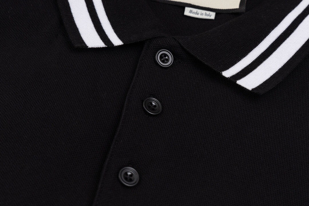 Camiseta polo con bordado de letras