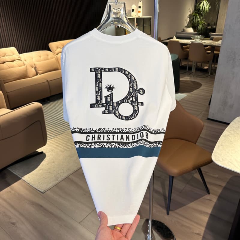 Nueva camiseta de abeja bordada y jacquard (2025)