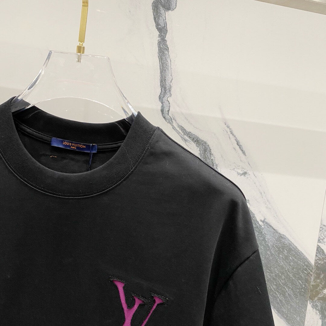 Camiseta con diseño roto