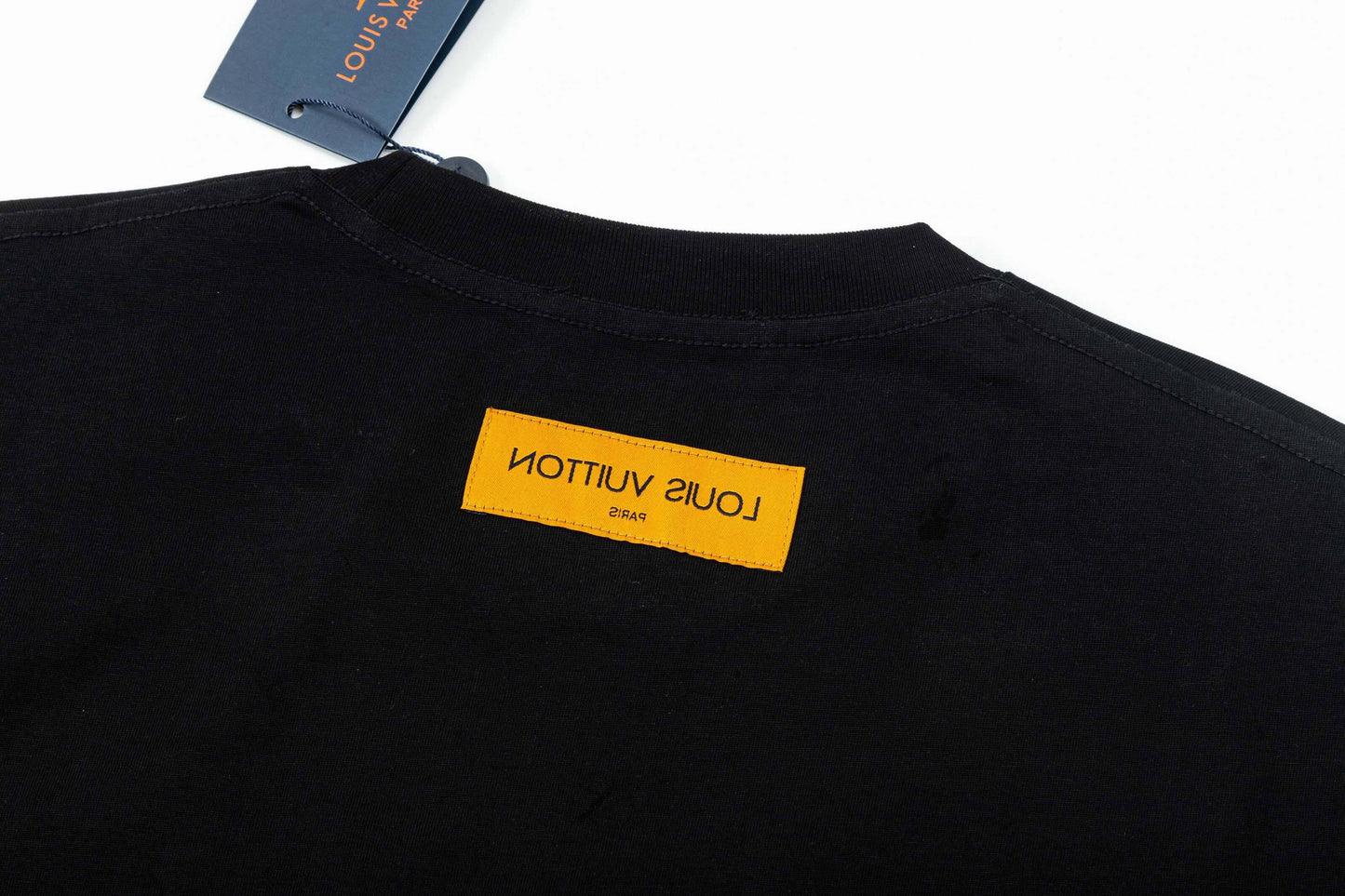 Camiseta con estampado de letras coloridas