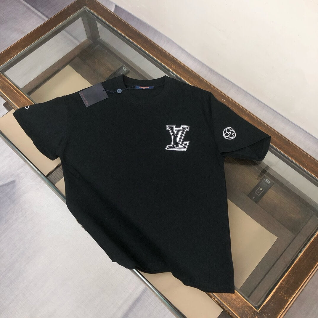 Camiseta con bordado en el pecho