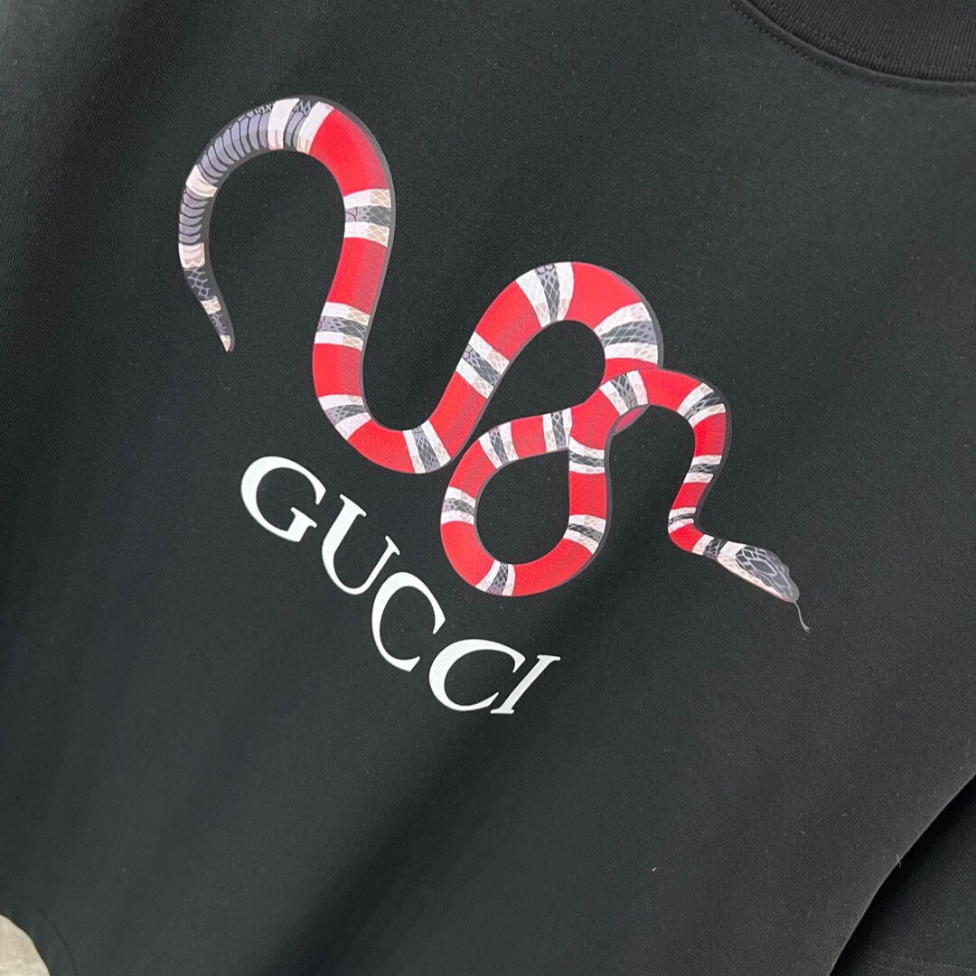 Camiseta con estampado de serpiente 2025