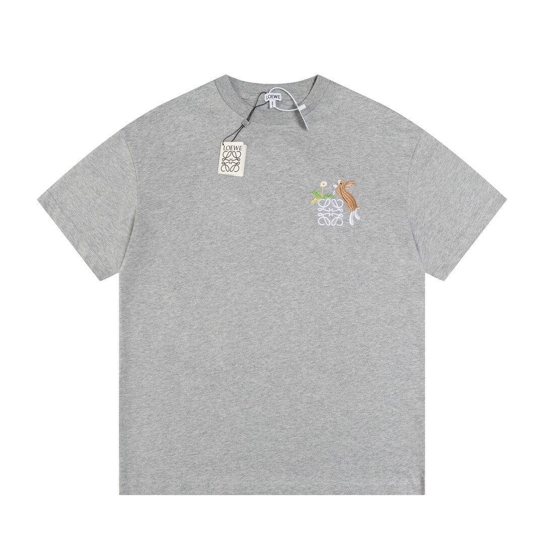 Camiseta con bordado de conejo